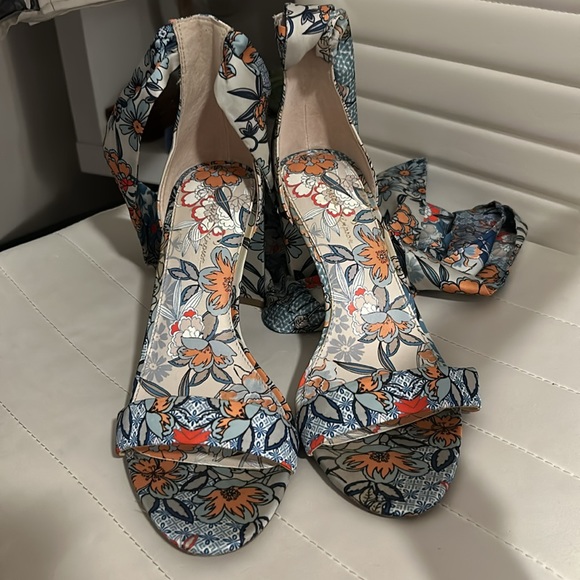 Blue Floral Jessica Simpson Heels with Ribbon Ties Size 10 - Picture 2 of 4